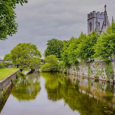Center-3 Min Walk To Town Square * Galway