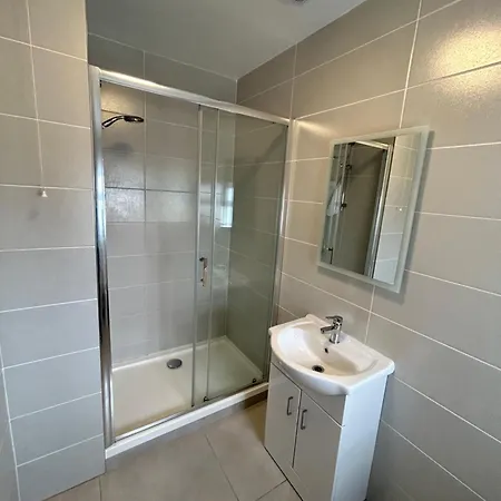 Center-3 Min Walk To Town Square