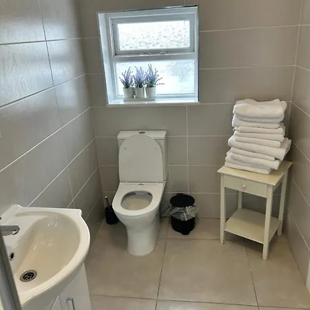 Center-3 Min Walk To Town Square