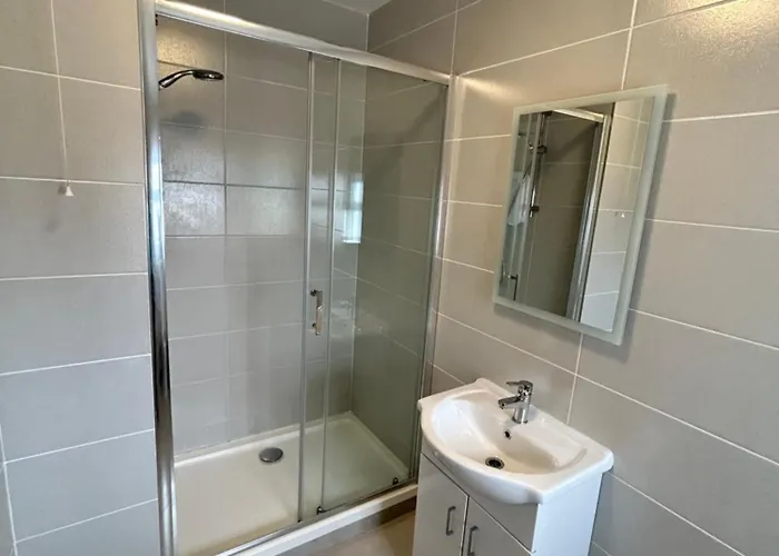 Center-3 Min Walk To Town Square