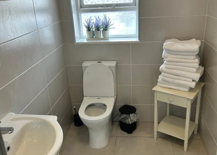 Center-3 Min Walk To Town Square